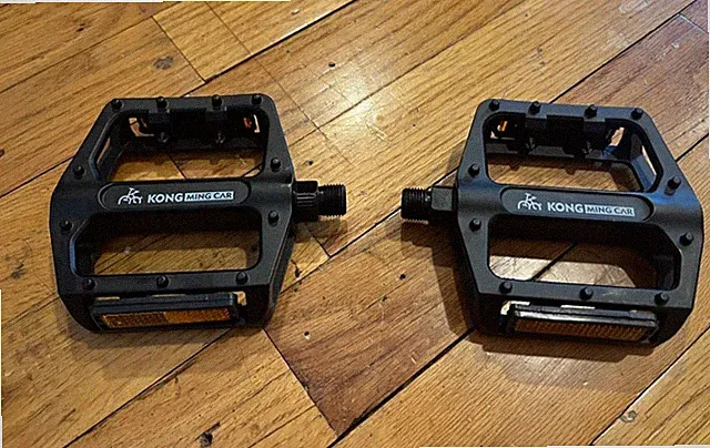Mountain Bike Pedals 9/16 Inch - Bicycle Flat Pedals with Reflectors Lightweight